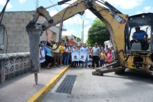 Inicia mejoramiento de calles en Chemax.