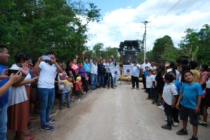Construcción de camino en San Pedro Chemax.